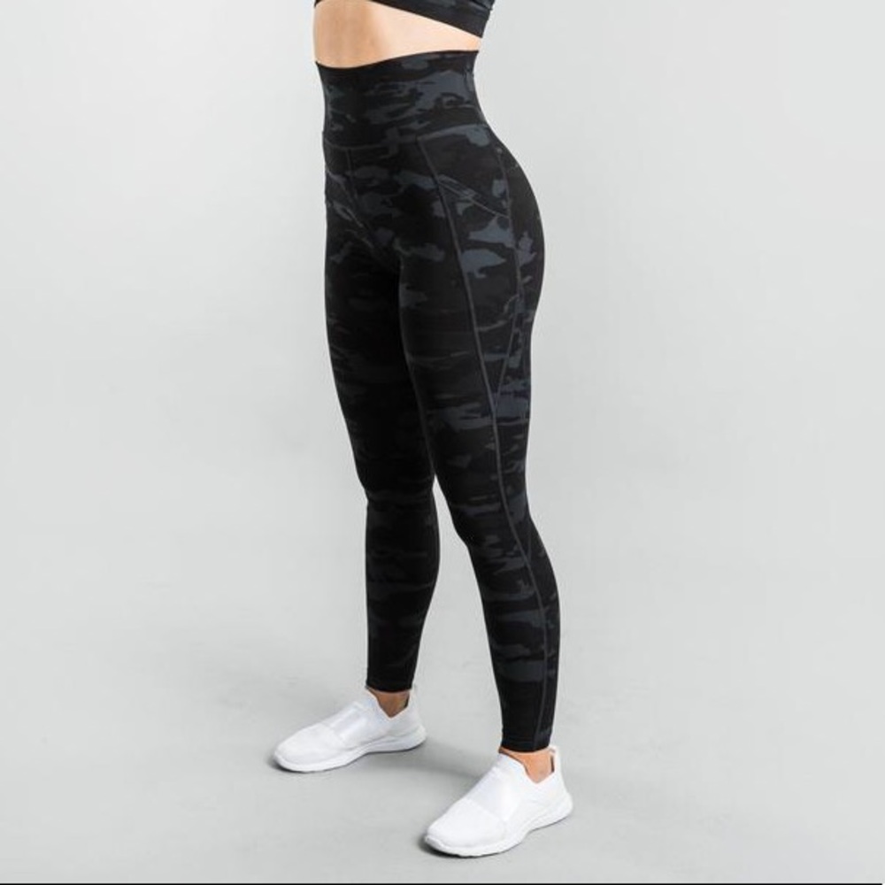 Alphalete Surface Pocket Legging